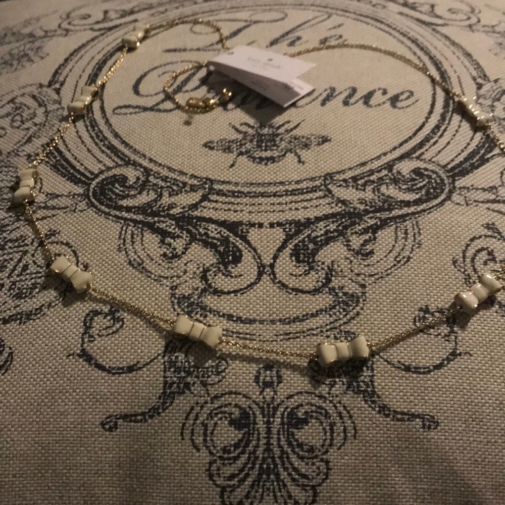 Bow necklace ♠️